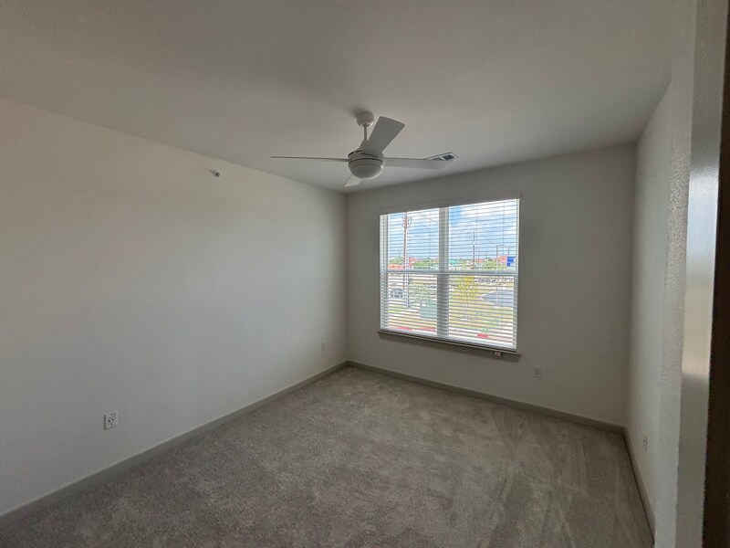 Building Photo - 1301 Leah Ave