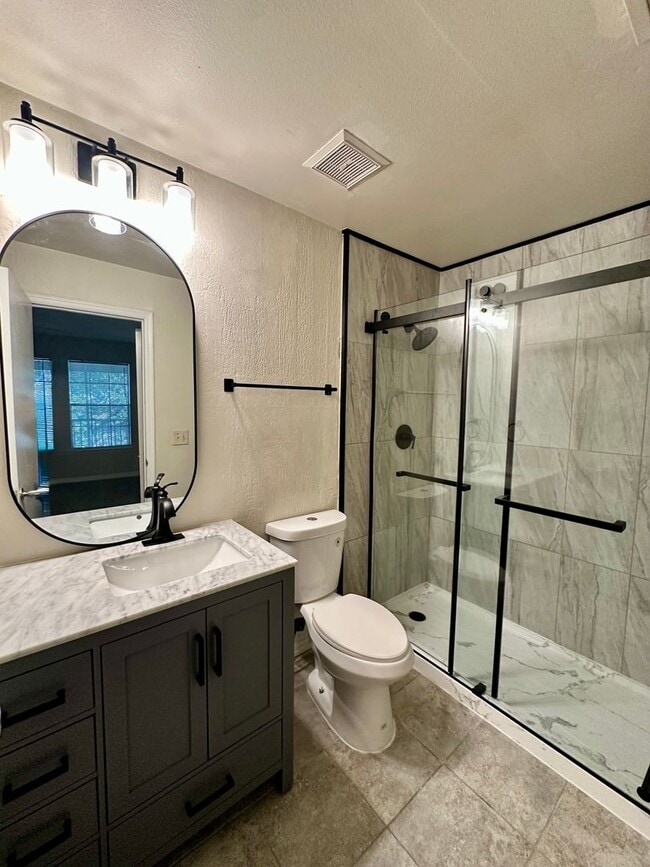 Building Photo - WG #304