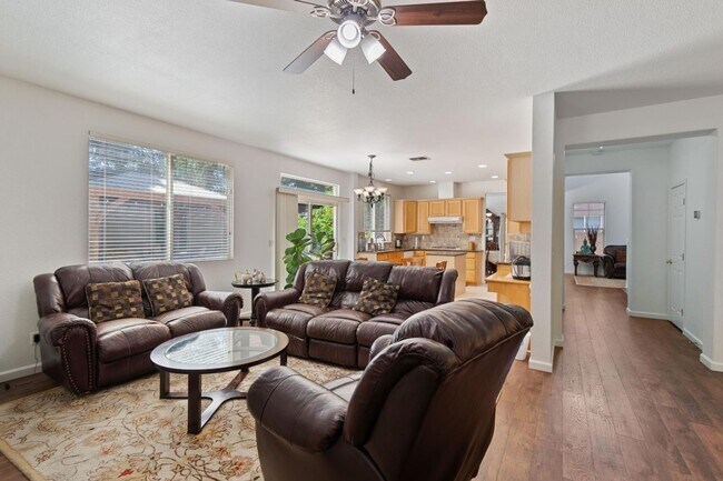 Building Photo - Beautiful Four Bedroom in Folsom