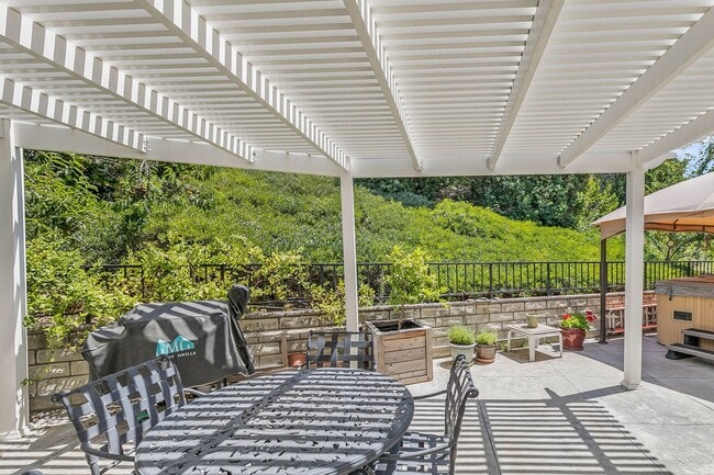 Building Photo - COMING SOON! 4 Bedroom Home for Rent in Santa Clarita!