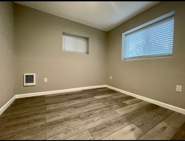 Building Photo - Stunning Mid Century Modern Cottage In Mill Park Neighborhood~  Large Yard w/ Privacy Fence~ Wash...