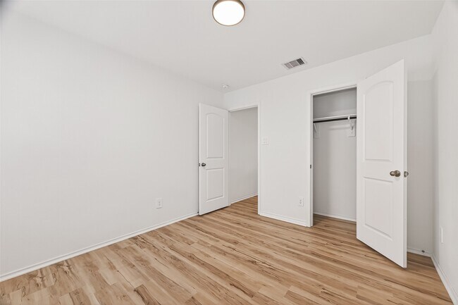 Building Photo - 21522 Violet Rdg Rd