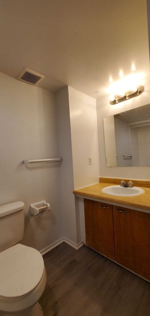 Building Photo - ? Move-In Special! Modern & Spacious 2 Bed...