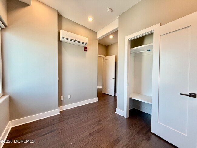 Building Photo - 909 Asbury Ave