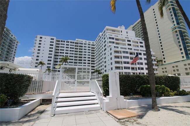 Building Photo - 5005 Collins Ave