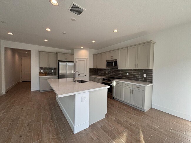 Building Photo - 2909 E Corteza Dr