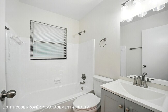 Building Photo - Stunning, Fully Renovated 4 Bed/2 bath Home!