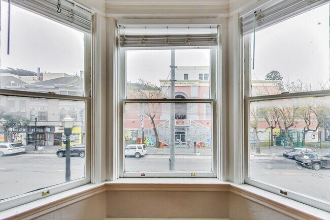 Building Photo - 1338 Haight St