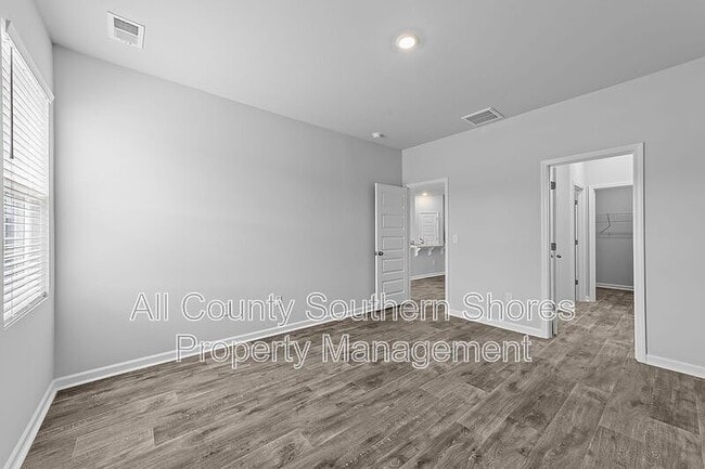 Building Photo - 136 Talladega Dr