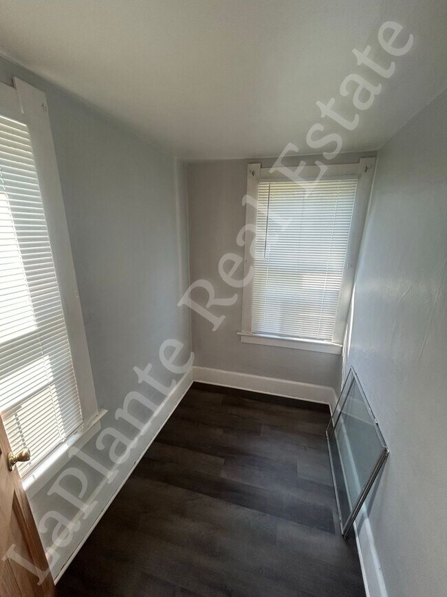 Building Photo - 3137 Kimball Ave