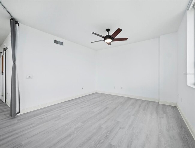 Building Photo - 800 N Tamiami Trl