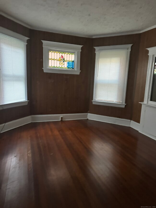 Building Photo - 54 Cabot St