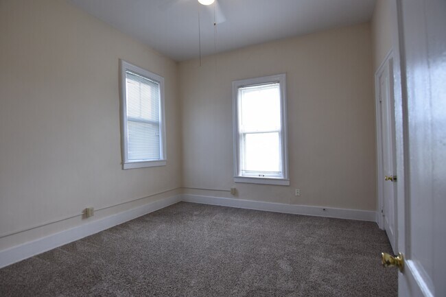 Building Photo - 680 Hamlet St