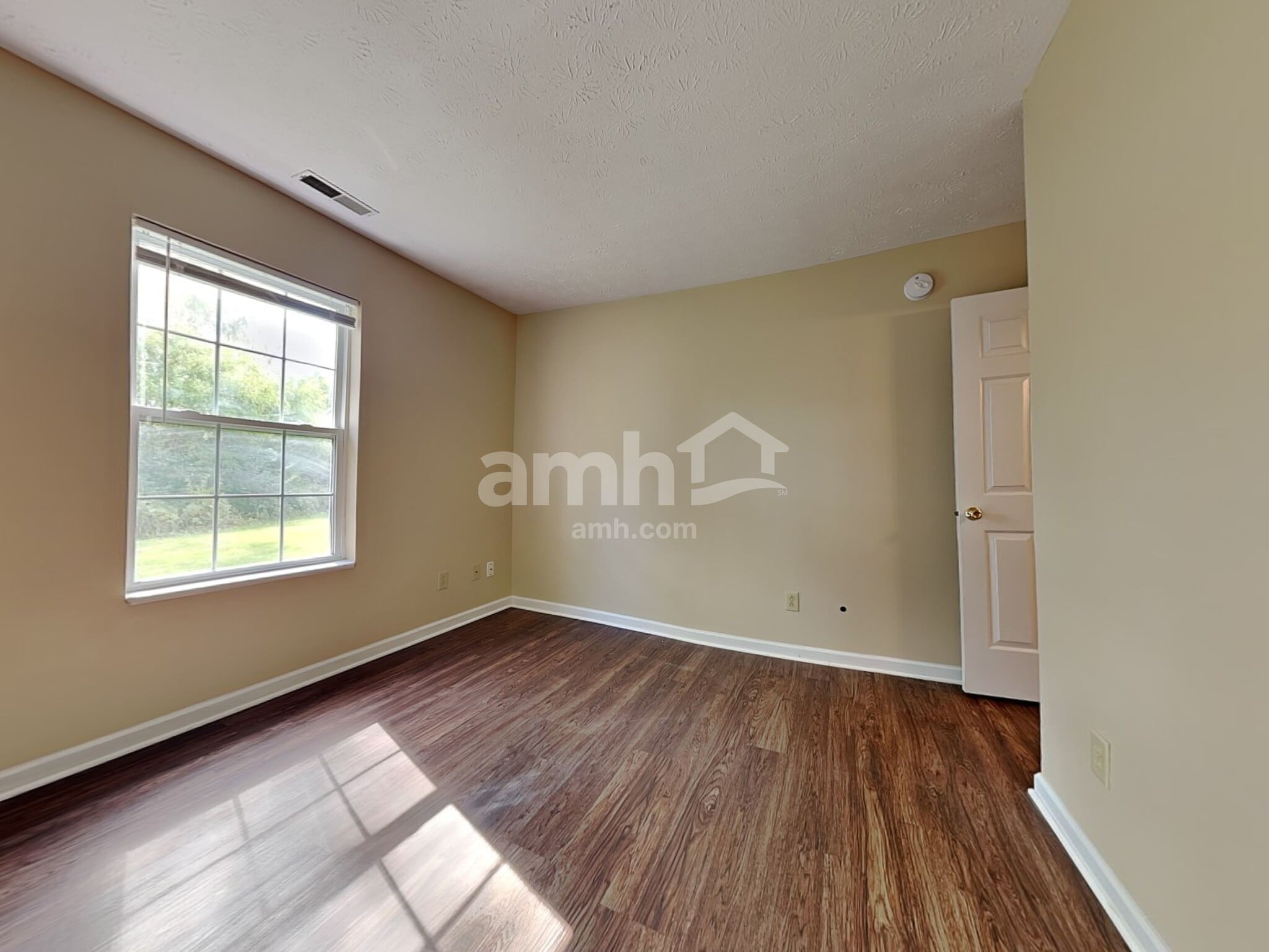 Building Photo - 8749 Trumpeter Dr