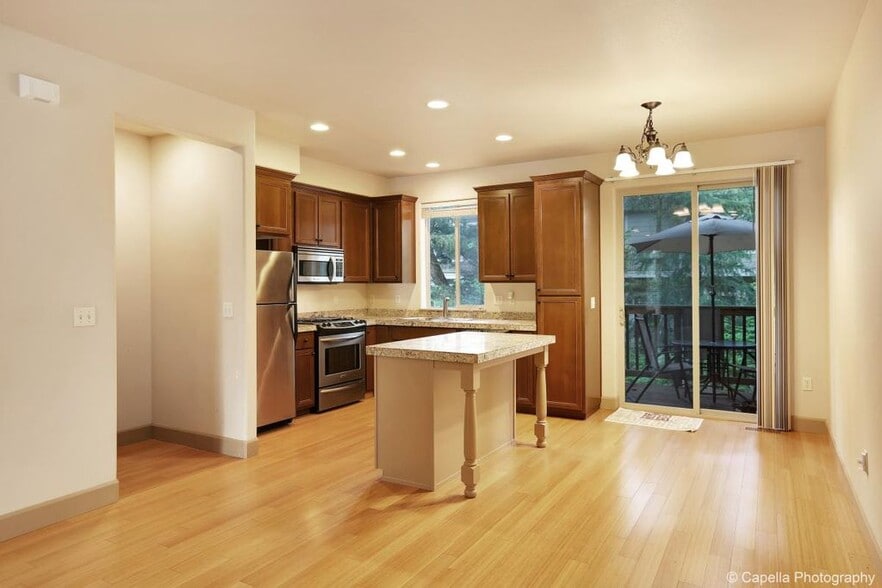 Building Photo - 1916 NE 49th Way