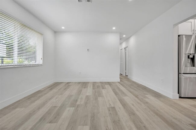 Building Photo - 1401 NE 152nd St