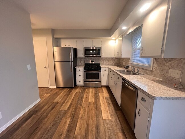 Building Photo - Four Bedroom Duplex in Jenison!