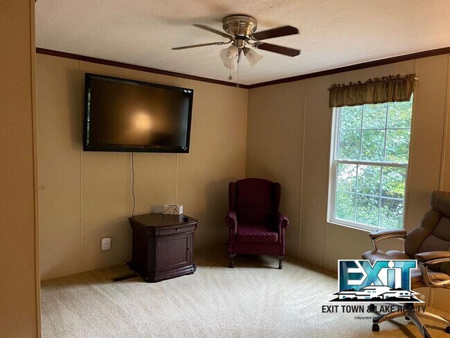 Building Photo - Private and secluded ranch in lakefront subdivision!