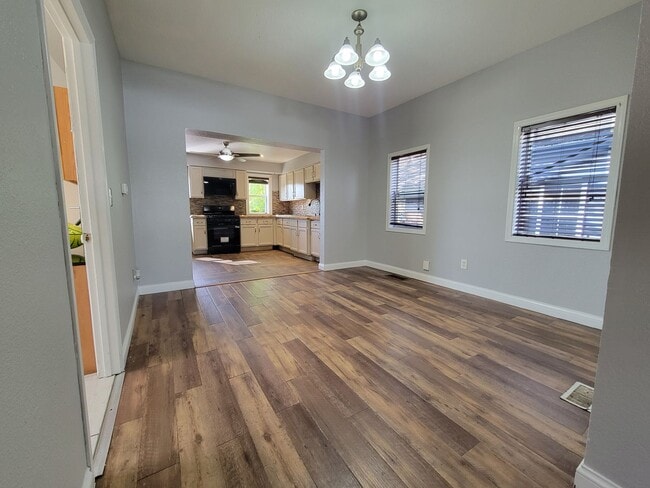 Building Photo - Beautiful 2 bed home