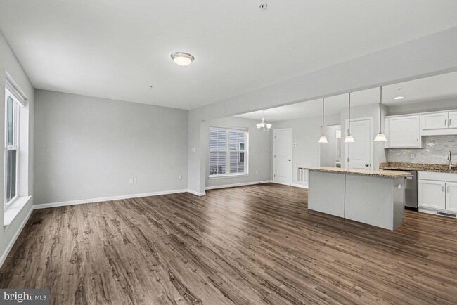 Building Photo - 8110 Kelly Dr