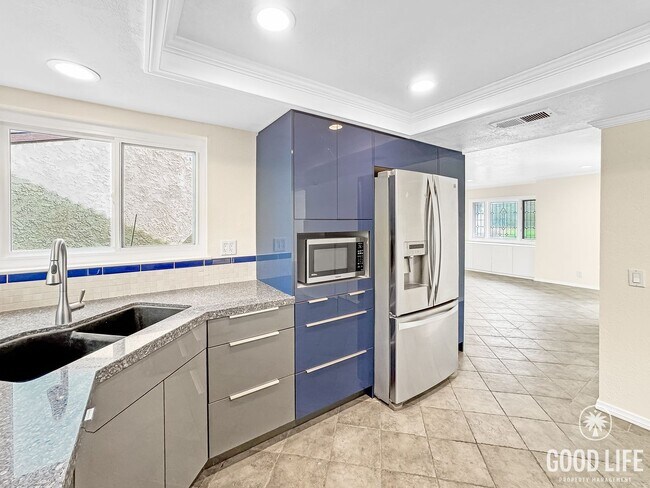 Building Photo - Beautiful 4Bd/2.5Ba Spacious Home in Mission Viejo w/Large Front & Back Yard!