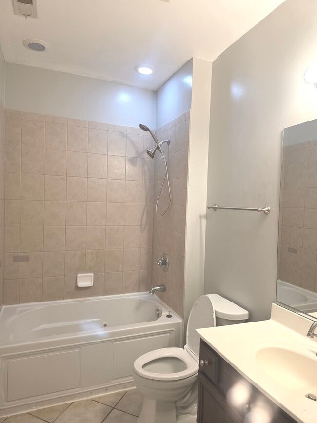 Building Photo - 736 S Kedzie Ave