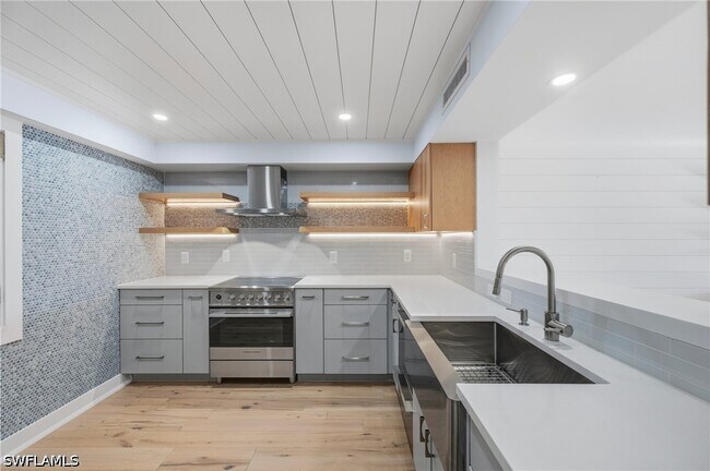 Building Photo - 6080 Pelican Bay Blvd