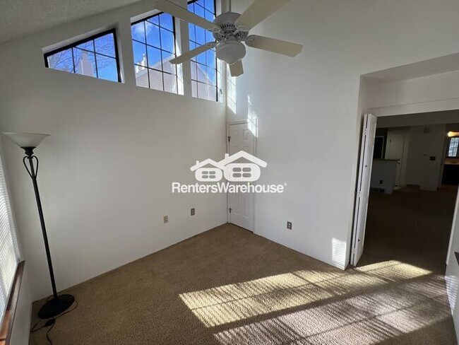 Building Photo - Elegant 2-bedroom 1-bathroom Single Story Townhome-NEW Carpet