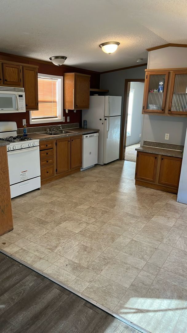 Building Photo - 3 Bedrooms, 2 Bathrooms in Pequot Terrace Trailer Park, Pequot Lakes, MN Lot B32