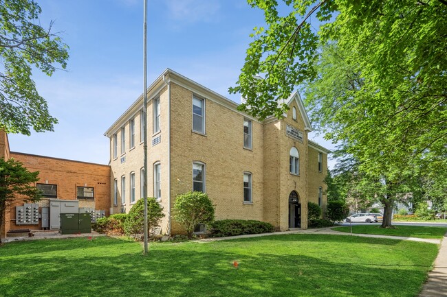 Building Photo - 174 McHenry Ave