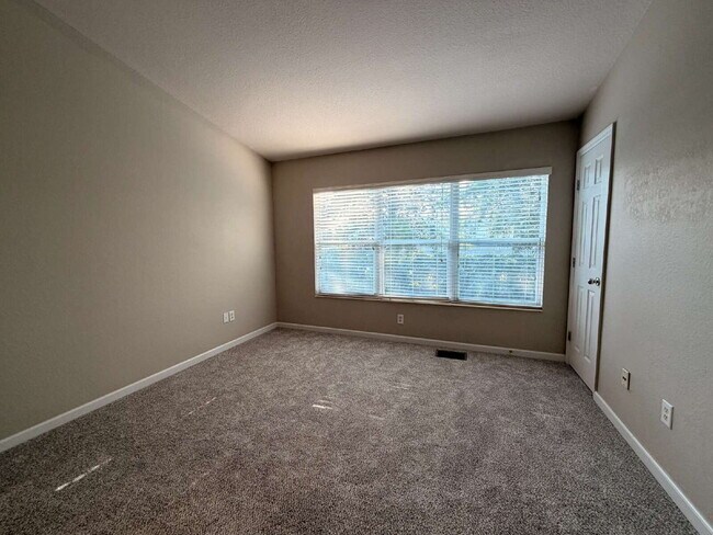 Building Photo - NEWLY UPGRADED 2BD/2.5 BATH TOWNHOME IN THE EXCLUSIVE WYNCHASE COMMUNITY!!