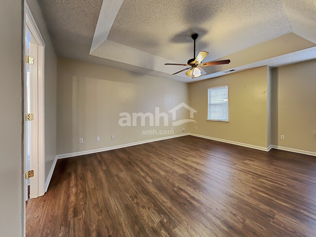 Building Photo - 6110 Goldenfield Dr