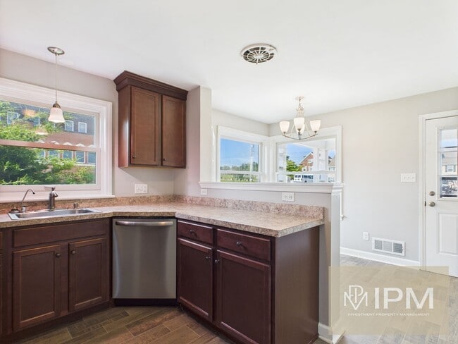 Building Photo - Beautiful Brick Rancher – One-Floor Living in Central York School District!