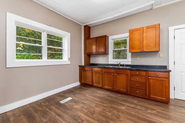 Building Photo - 639 Caledonia Pl