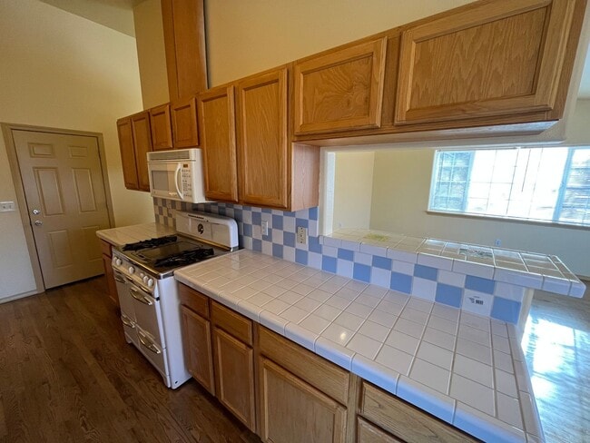 Building Photo - 3 Bed/2 Bath Single Level Home in NE Bend - Fully Fenced Backyard