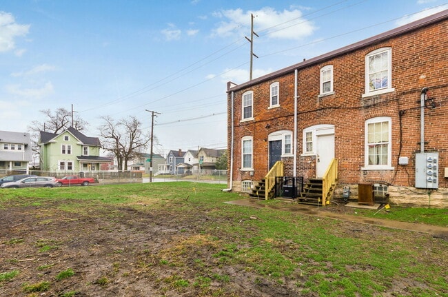 Building Photo - 1044 Sullivant Ave