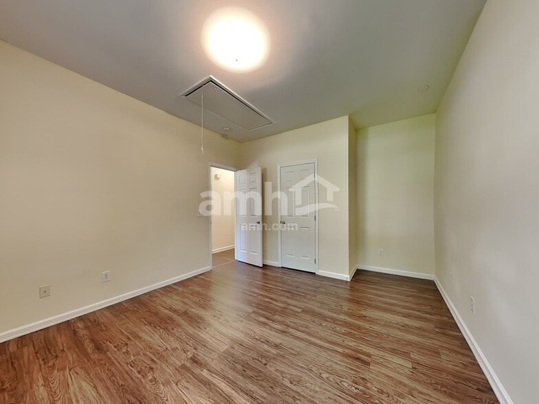 Building Photo - 2812 Bridgeport Dr