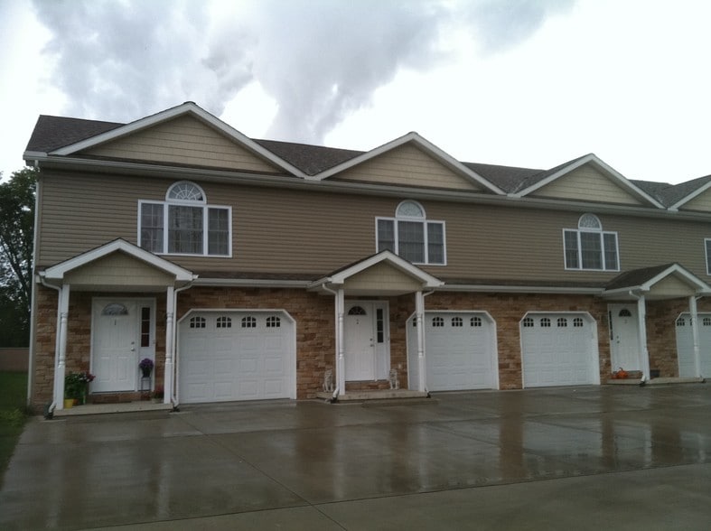 Primary Photo - 2739 Charleston Rd