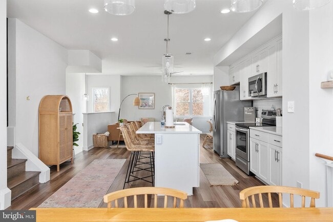 Building Photo - 308 Douglas Ave