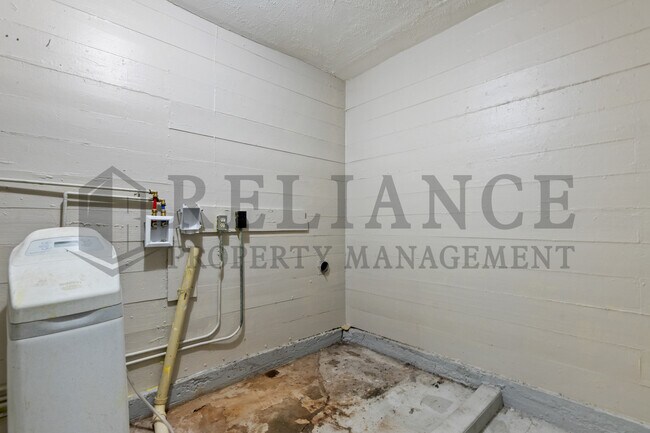 Building Photo - 1523 Matlock Dr