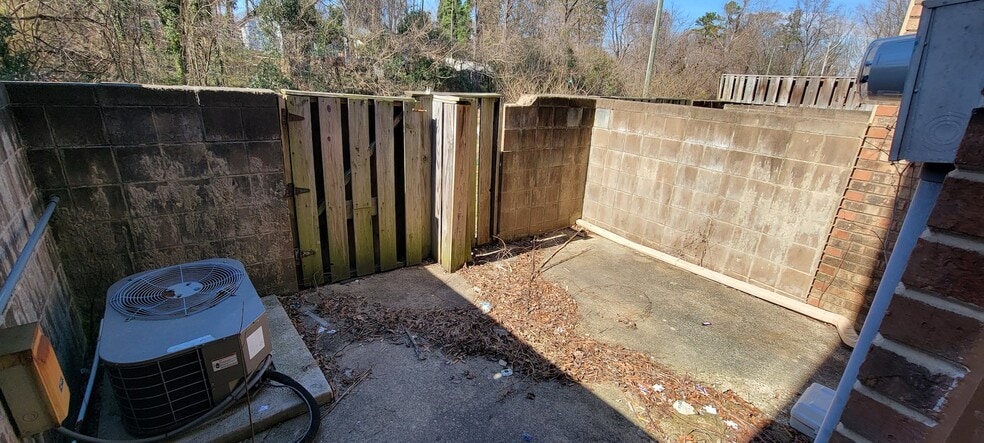 Building Photo - 3923 Overland Hts