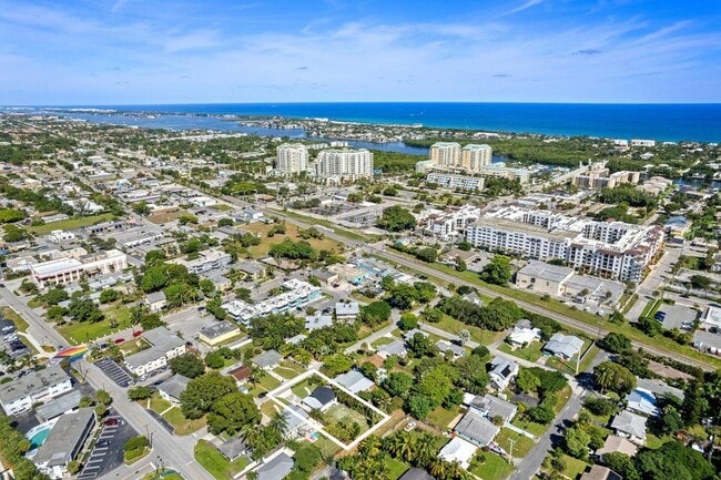 Building Photo - 212 SE 1st Ave