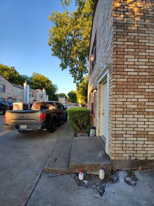 Building Photo - 102 Austin Stone Dr