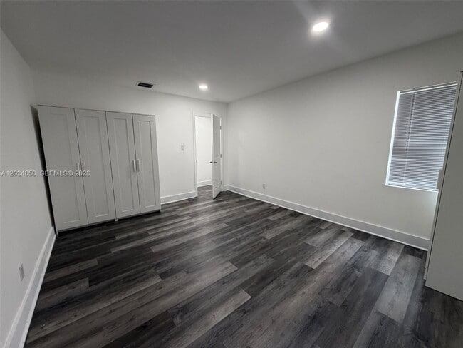 Building Photo - 2025 NW 72nd St