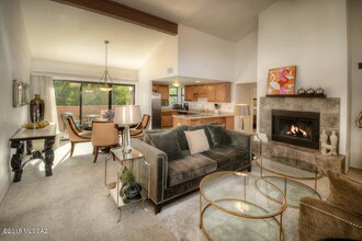Building Photo - 5051 N Sabino Canyon Rd