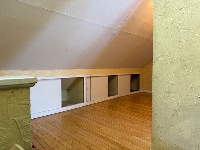 Building Photo - 57 N Terrace