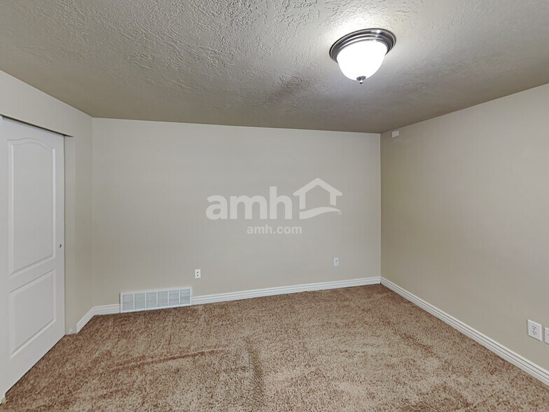 Building Photo - 96 N 1660 W