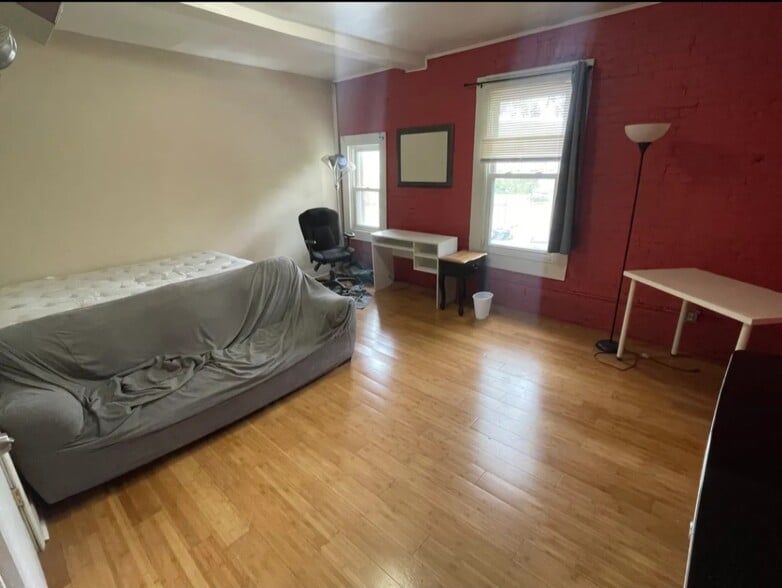 2R Bedroom - 23 E Clinton St
