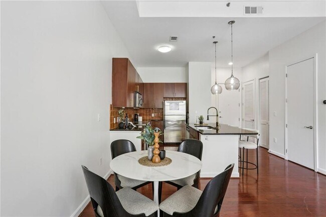 Building Photo - 711 Cosmopolitan Dr NE