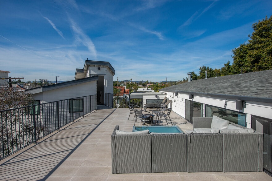 Roof Deck - 809 Warren Ave